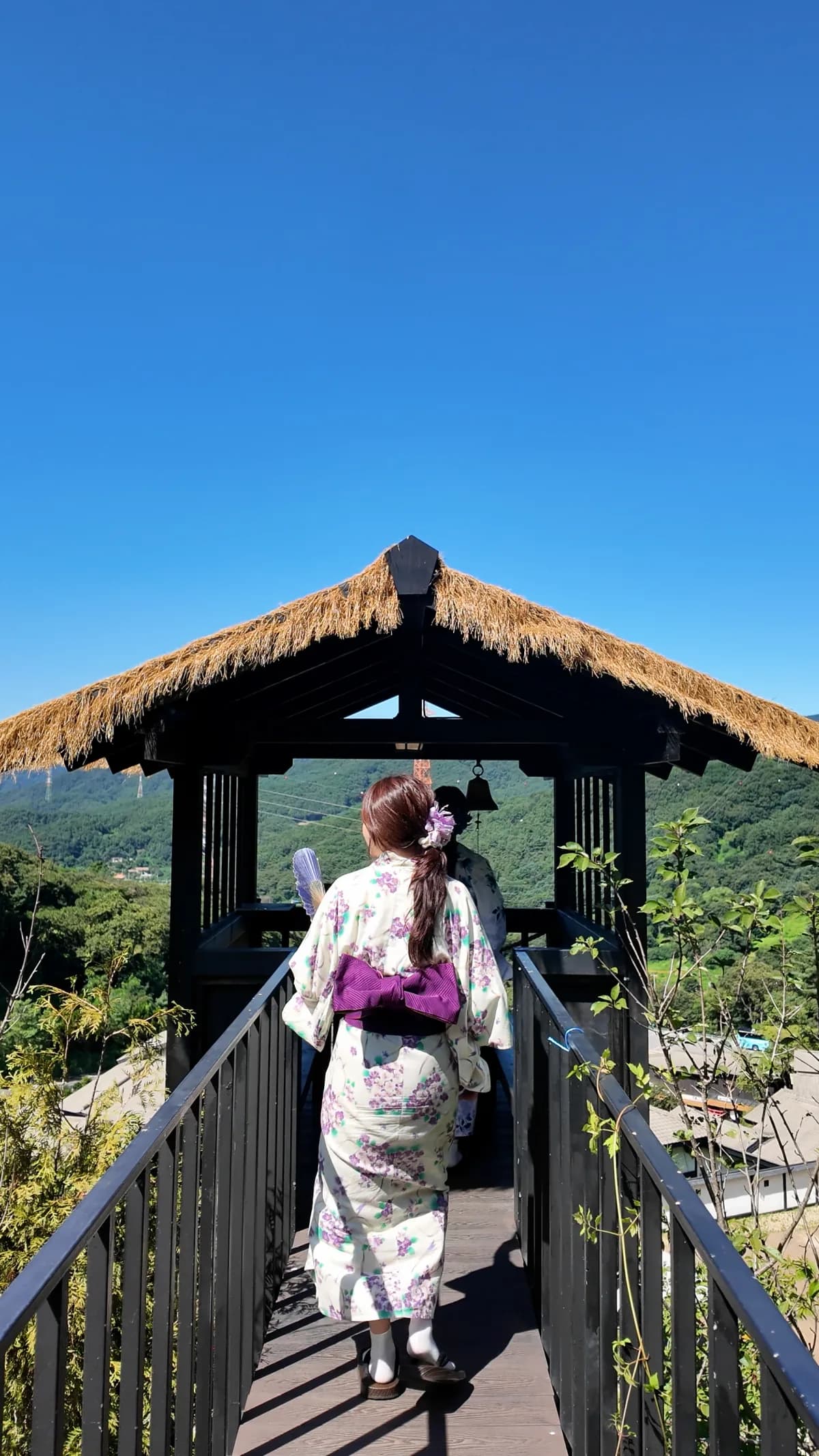 소라 전망대로 올라가는 방문객
